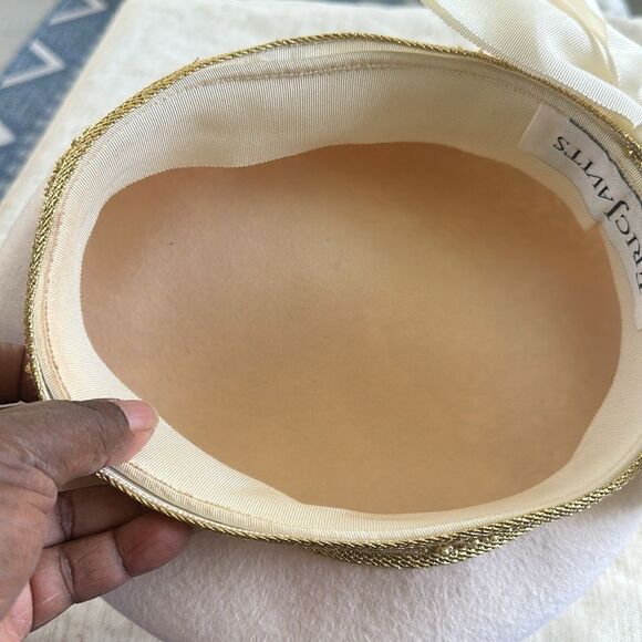 Eric Javits Cream & Gold Big Bow Beret Hat - Picture 5 of 6